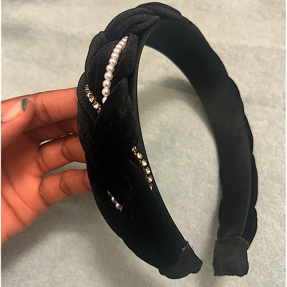 Francesca’s Rhinestone Twisted Headband